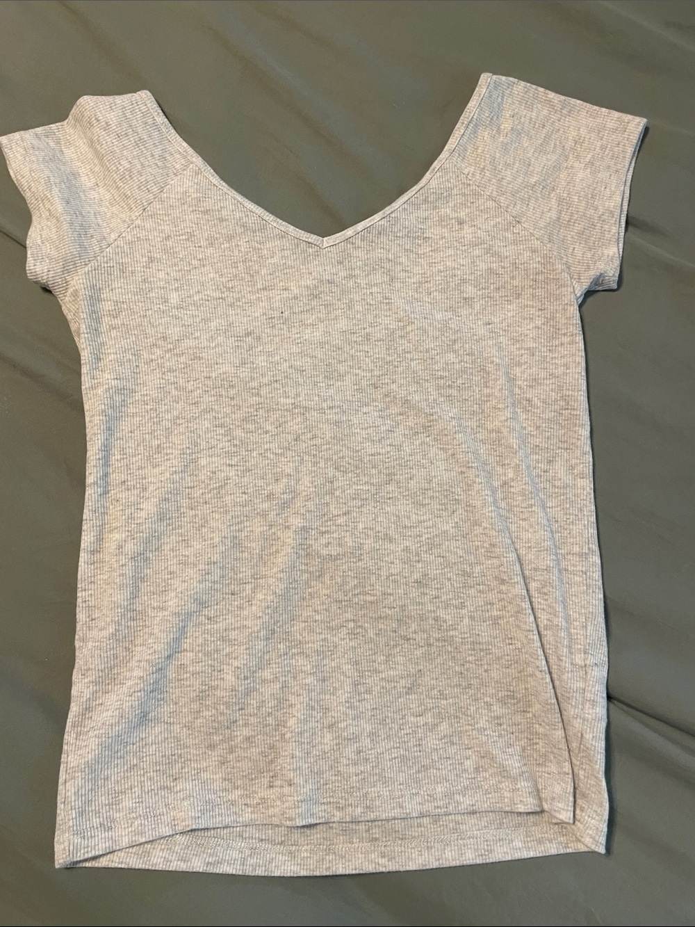 American Eagle Outfitters Heather Light Gray Ribbed V-Neck Short Sleeve Tee